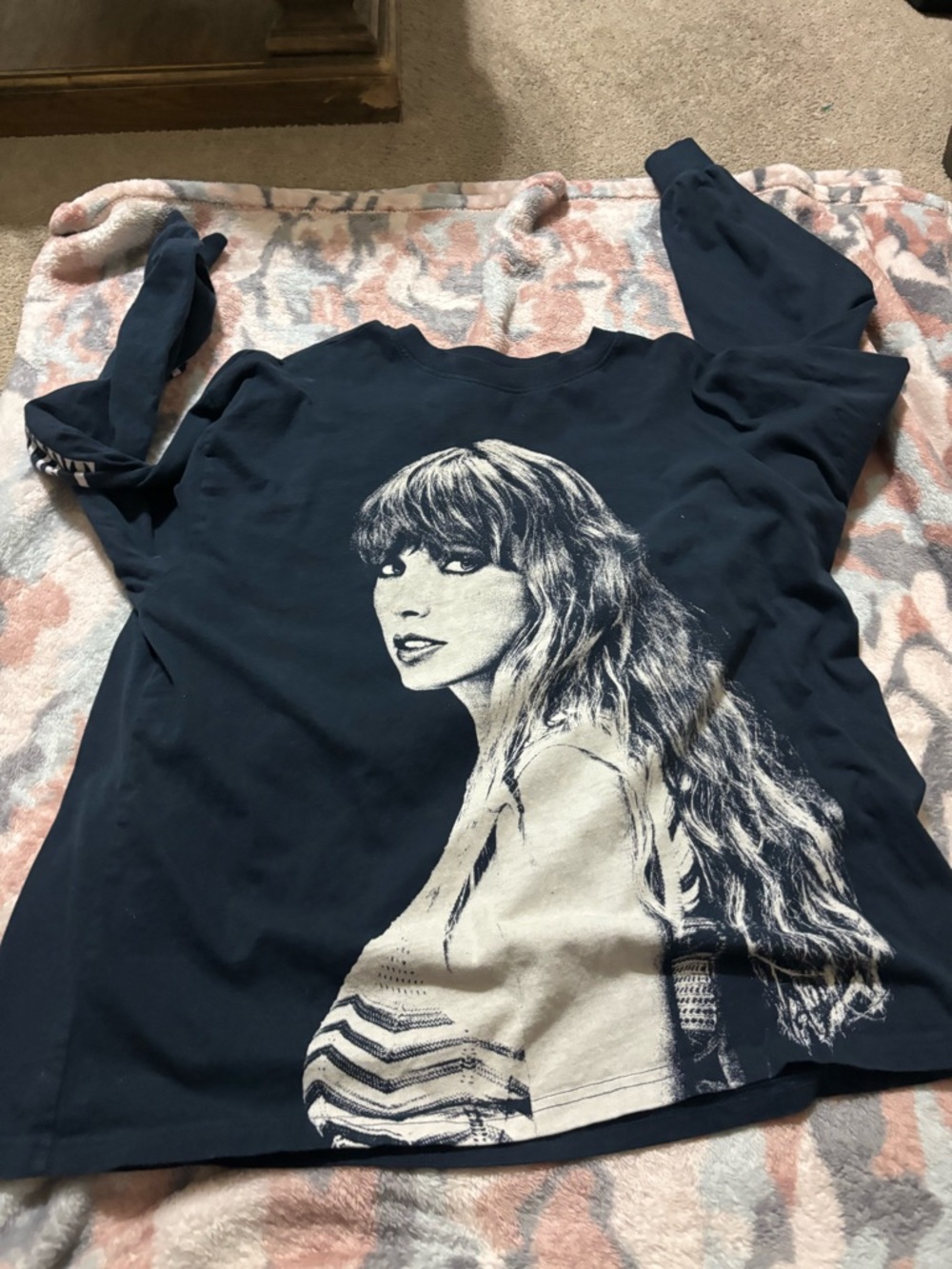 Taylor Swift Black Long-Sleeve Sweatshirt with Cream Portrait Graphic